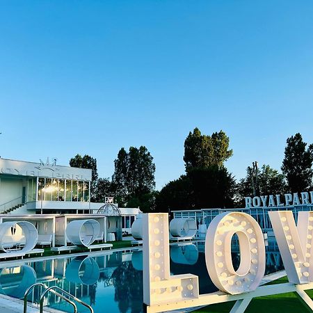Royal Park Complex 호텔 Bascov 외부 사진